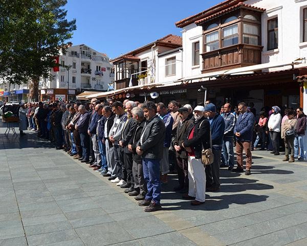 Vəfat edən aktyorun dəfnindən FOTOLAR